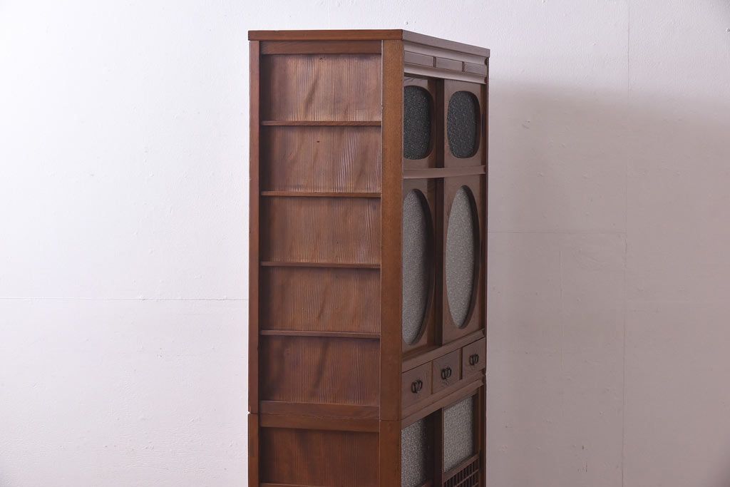 レトロ家具　当時物色ガラス入り　栗材　丸窓が可愛らしいレトロな重ね戸棚(収納棚)