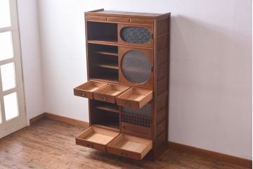 レトロ家具　当時物色ガラス入り　栗材　丸窓が可愛らしいレトロな重ね戸棚(収納棚)