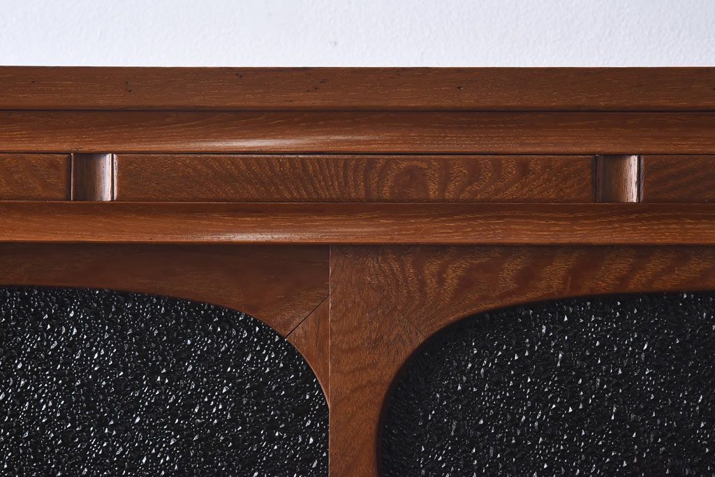 レトロ家具　当時物色ガラス入り　栗材　丸窓が可愛らしいレトロな重ね戸棚(収納棚)