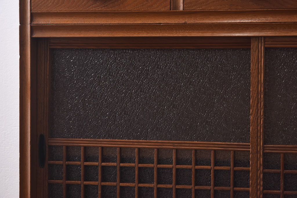 レトロ家具　当時物色ガラス入り　栗材　丸窓が可愛らしいレトロな重ね戸棚(収納棚)