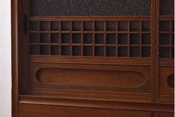 レトロ家具　当時物色ガラス入り　栗材　丸窓が可愛らしいレトロな重ね戸棚(収納棚)