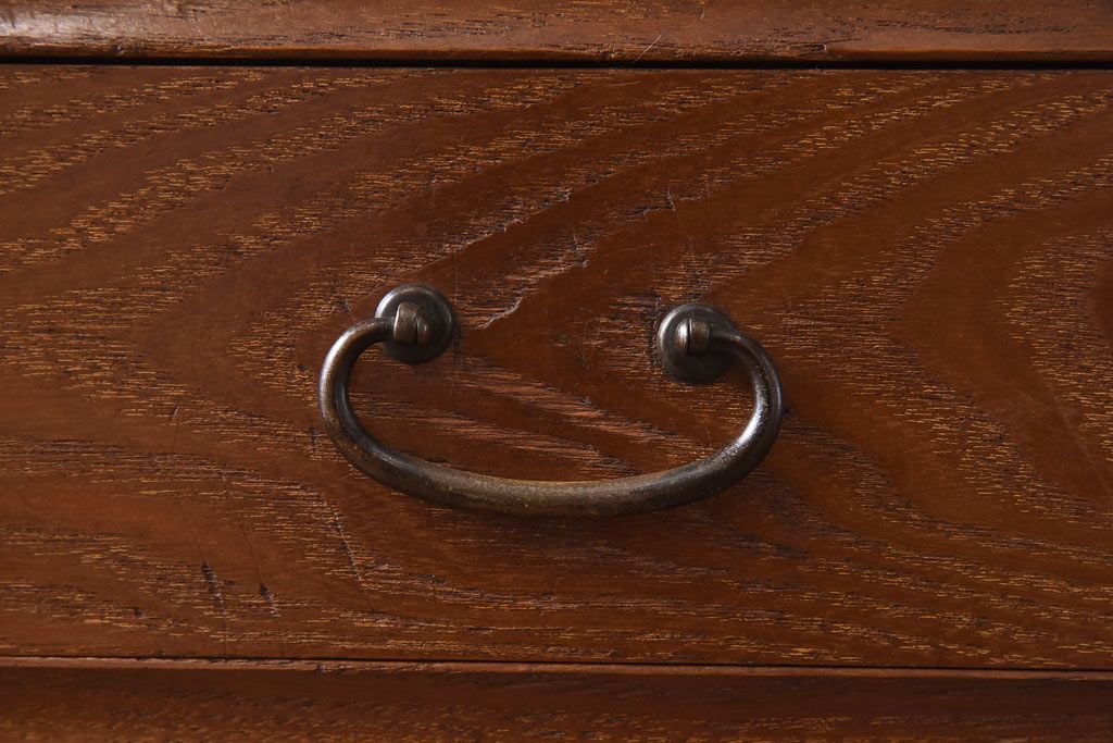 レトロ家具　当時物色ガラス入り　栗材　丸窓が可愛らしいレトロな重ね戸棚(収納棚)