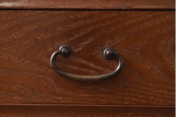 レトロ家具　当時物色ガラス入り　栗材　丸窓が可愛らしいレトロな重ね戸棚(収納棚)