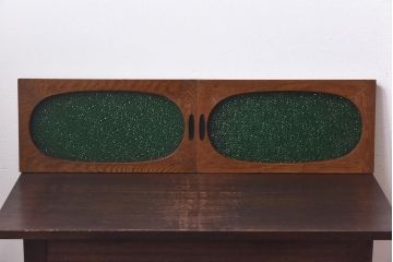 レトロ家具　当時物色ガラス入り　栗材　丸窓が可愛らしいレトロな重ね戸棚(収納棚)