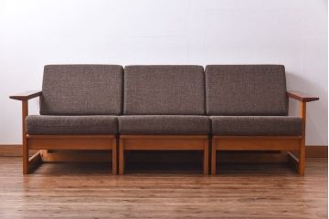 中古　ビンテージ　コスガ社　セパレート　北欧モダンの雰囲気漂う3人掛けソファ(アームソファ)