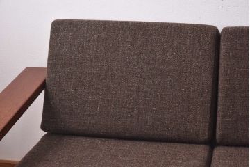 中古　ビンテージ　コスガ社　セパレート　北欧モダンの雰囲気漂う3人掛けソファ(アームソファ)