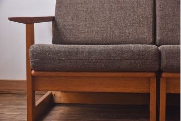 中古　ビンテージ　コスガ社　セパレート　北欧モダンの雰囲気漂う3人掛けソファ(アームソファ)
