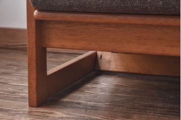 中古　ビンテージ　コスガ社　セパレート　北欧モダンの雰囲気漂う3人掛けソファ(アームソファ)