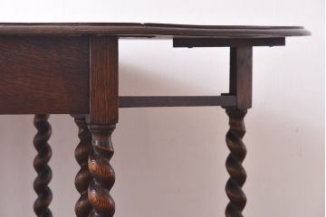 イギリスアンティーク　オーク材　ツイストレッグが目を引くバタフライテーブル(エクステンションテーブル、ダイニングテーブル)