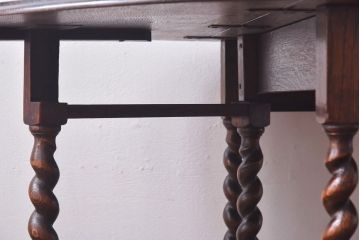 イギリスアンティーク　オーク材　ツイストレッグが目を引くバタフライテーブル(エクステンションテーブル、ダイニングテーブル)