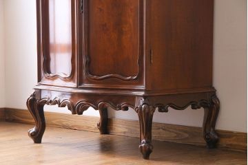 ヴィンテージ家具　イギリスビンテージ　優雅で華やかなデザインのオーディオキャビネット(サイドキャビネット、収納棚、シェルフ)