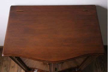 ヴィンテージ家具　イギリスビンテージ　優雅で華やかなデザインのオーディオキャビネット(サイドキャビネット、収納棚、シェルフ)