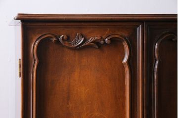 ヴィンテージ家具　イギリスビンテージ　優雅で華やかなデザインのオーディオキャビネット(サイドキャビネット、収納棚、シェルフ)