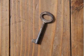 ヴィンテージ家具　イギリスビンテージ　優雅で華やかなデザインのオーディオキャビネット(サイドキャビネット、収納棚、シェルフ)