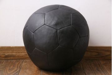 アンティーク雑貨　ビンテージ　de Sede(デセデ)　サッカーボール型　本革製クッション・ブラック(ボールクッション)(3)