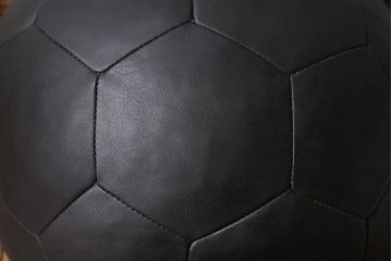 アンティーク雑貨　ビンテージ　de Sede(デセデ)　サッカーボール型　本革製クッション・ブラック(ボールクッション)(3)