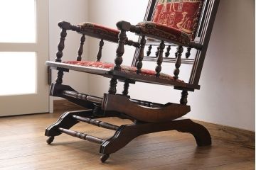 アンティーク家具　イギリスアンティーク　エキゾチックな雰囲気のスプリング式ロッキングチェア(アームチェア、椅子)