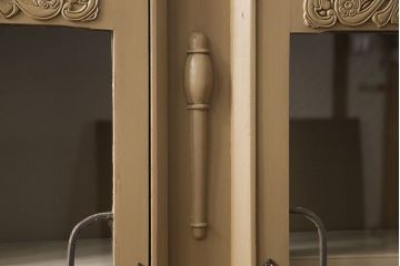 アンティーク家具　イギリスアンティーク　あたたかな色合いが魅力的なペイントブックケース(本箱、キャビネット、収納棚)