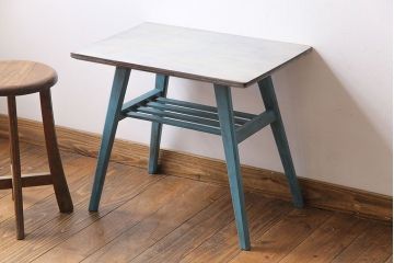ペイント家具　レトロなカラーが可愛らしいセンターテーブル(サイドテーブル、コーヒーテーブル、花台)