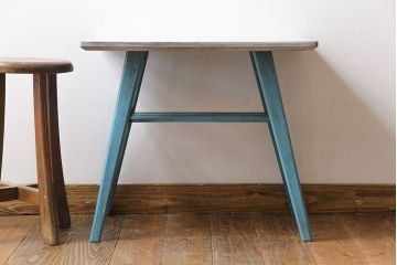 ペイント家具　レトロなカラーが可愛らしいセンターテーブル(サイドテーブル、コーヒーテーブル、花台)