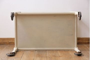 ヴィンテージ家具　イギリスビンテージ　ツイストデザインが上品なペイントトロリー(キャスターワゴン、サイドワゴン、サイドテーブル)