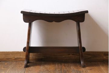 アンティーク家具　イギリスアンティーク　オーク材　曲線のデザインが素敵なスツール(椅子、チェア)