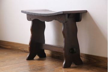 アンティーク家具　イギリスアンティーク　オーク材　曲線のデザインが素敵なスツール(椅子、チェア)