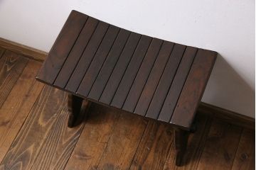 アンティーク家具　イギリスアンティーク　オーク材　曲線のデザインが素敵なスツール(椅子、チェア)