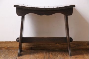 アンティーク家具　イギリスアンティーク　オーク材　曲線のデザインが素敵なスツール(椅子、チェア)