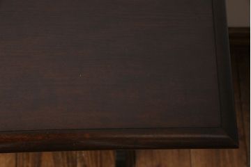 アンティーク家具　なめらかな質感とシックなデザインが魅力的なサイドテーブル(カフェテーブル、花台)