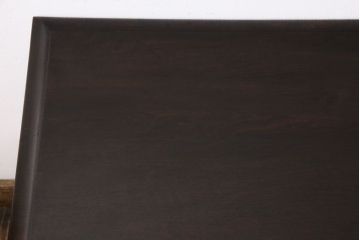 アンティーク家具　なめらかな質感とシックなデザインが魅力的なサイドテーブル(カフェテーブル、花台)