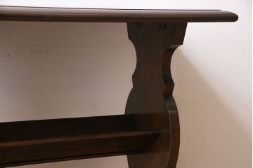 アンティーク家具　なめらかな質感とシックなデザインが魅力的なサイドテーブル(カフェテーブル、花台)