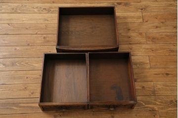 アンティーク家具　イギリスアンティーク　オーク材　緻密な装飾が美しいサイドボード(サイドキャビネット、収納棚)