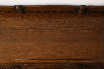 アンティーク家具　イギリスアンティーク　オーク材　緻密な装飾が美しいサイドボード(サイドキャビネット、収納棚)