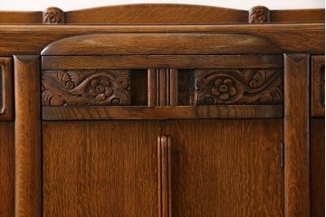 アンティーク家具　イギリスアンティーク　オーク材　緻密な装飾が美しいサイドボード(サイドキャビネット、収納棚)