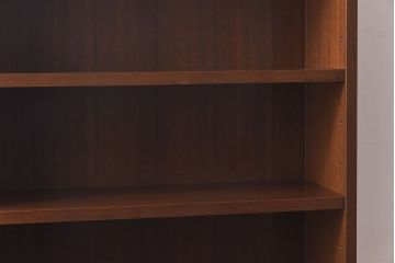 中古　maruni(マルニ) 特注品　収納力抜群のシンプルな本棚(飾り棚)(定価約37万円)