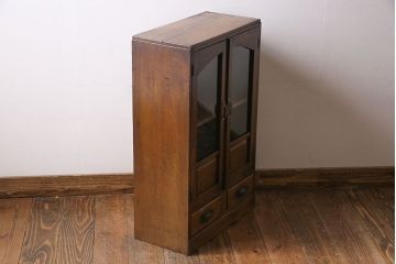 レトロ家具　昭和レトロ　ナラ材　扉のデザインが可愛らしいキャビネット(本箱、収納棚)