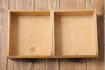 レトロ家具　昭和レトロ　ナラ材　扉のデザインが可愛らしいキャビネット(本箱、収納棚)