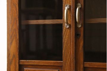 レトロ家具　昭和レトロ　ナラ材　扉のデザインが可愛らしいキャビネット(本箱、収納棚)