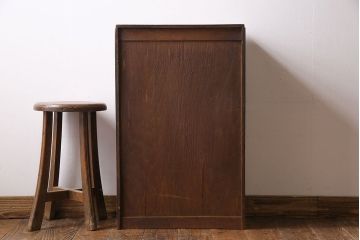 レトロ家具　昭和レトロ　ナラ材　扉のデザインが可愛らしいキャビネット(本箱、収納棚)