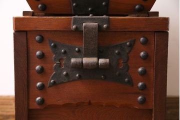 アンティーク雑貨　和製アンティーク　総ケヤキ材　上質な和の雰囲気が味わえる升付き銭箱(銭函)
