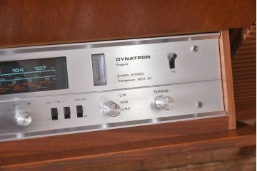 ヴィンテージ家具　イギリスビンテージ　Dynatron Radio Ltd　オーディオ機器付き　ラジオグラム(レコードプレーヤー、サイドボード)