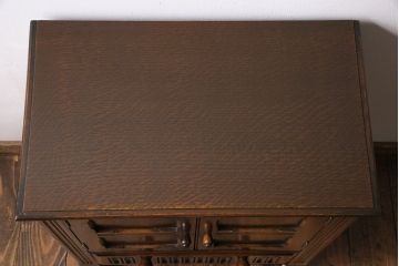 アンティーク雑貨　イギリスビンテージ　オーク材　クラシックな佇まいが魅力のペデスタルキャビネット(サイドチェスト、飾り台)