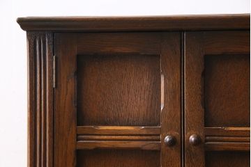 アンティーク雑貨　イギリスビンテージ　オーク材　クラシックな佇まいが魅力のペデスタルキャビネット(サイドチェスト、飾り台)