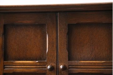 アンティーク雑貨　イギリスビンテージ　オーク材　クラシックな佇まいが魅力のペデスタルキャビネット(サイドチェスト、飾り台)