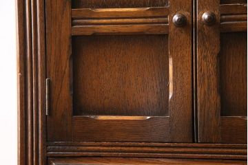 アンティーク雑貨　イギリスビンテージ　オーク材　クラシックな佇まいが魅力のペデスタルキャビネット(サイドチェスト、飾り台)
