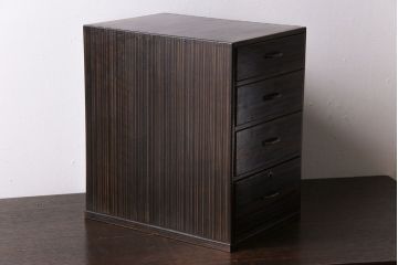 アンティーク家具　昭和初期　黒檀　味わい深い模様張りの小引き出し(引き出し)