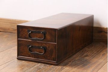 アンティーク家具　昭和初期　クスノキ材　艶やかな杢目の小引き出し(引き出し)