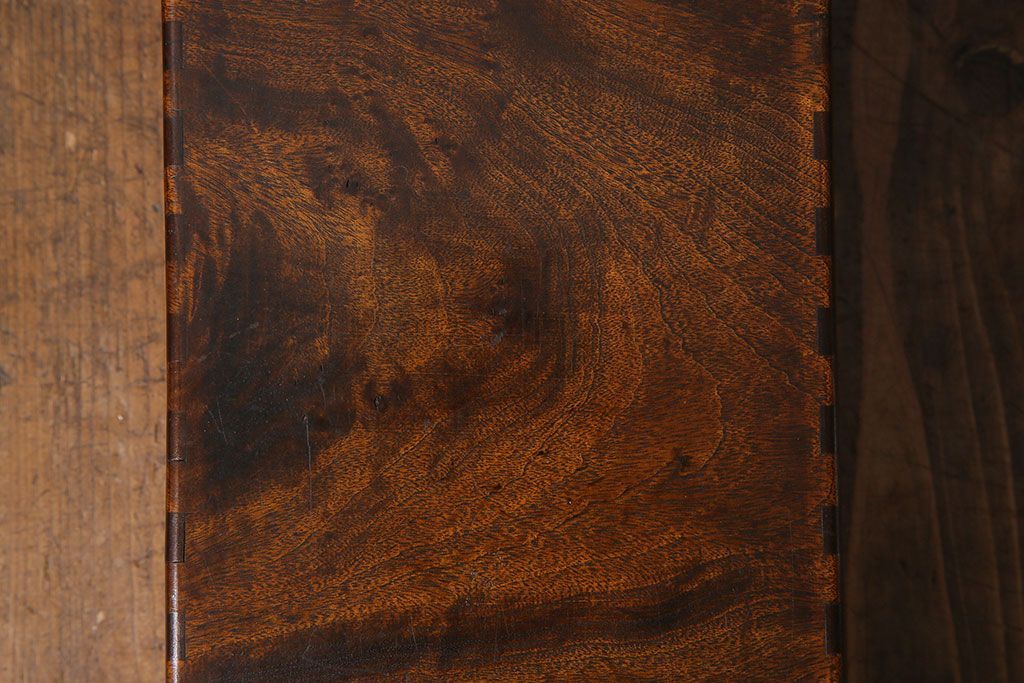 アンティーク家具　昭和初期　クスノキ材　艶やかな杢目の小引き出し(引き出し)