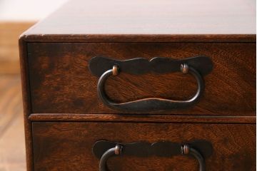 アンティーク家具　昭和初期　クスノキ材　艶やかな杢目の小引き出し(引き出し)